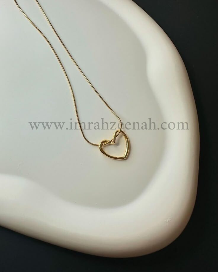 Minimal Heart Pendant Necklace - Image 2