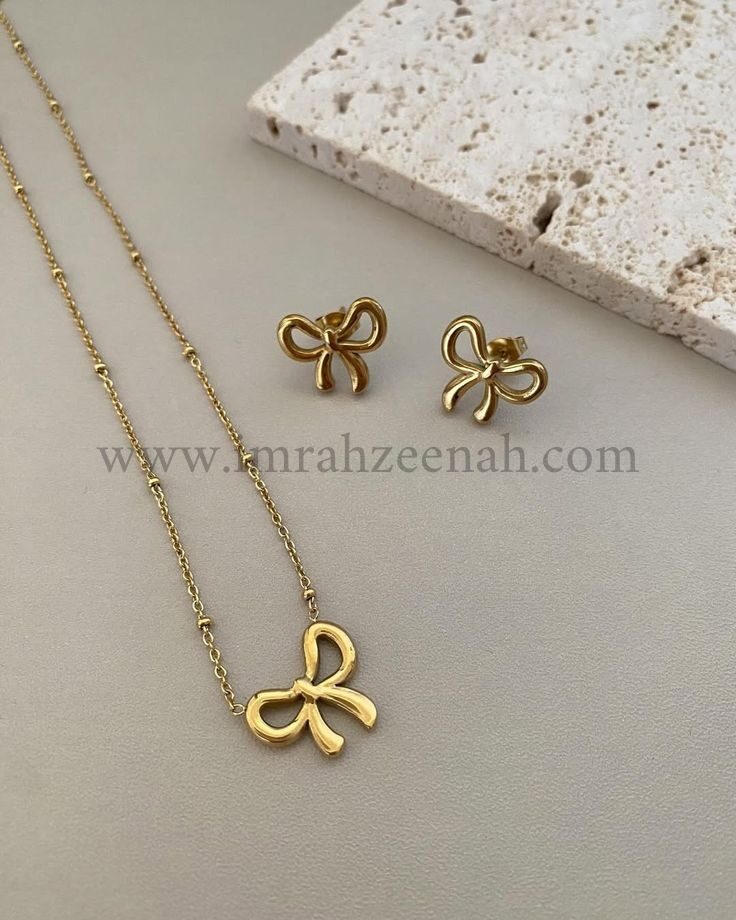 Bow Jewelry Set – Minimal Necklace & Stud Earrings