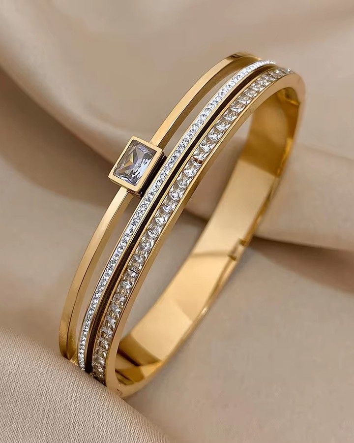 DazzleLine Emerald Cuff - Image 6