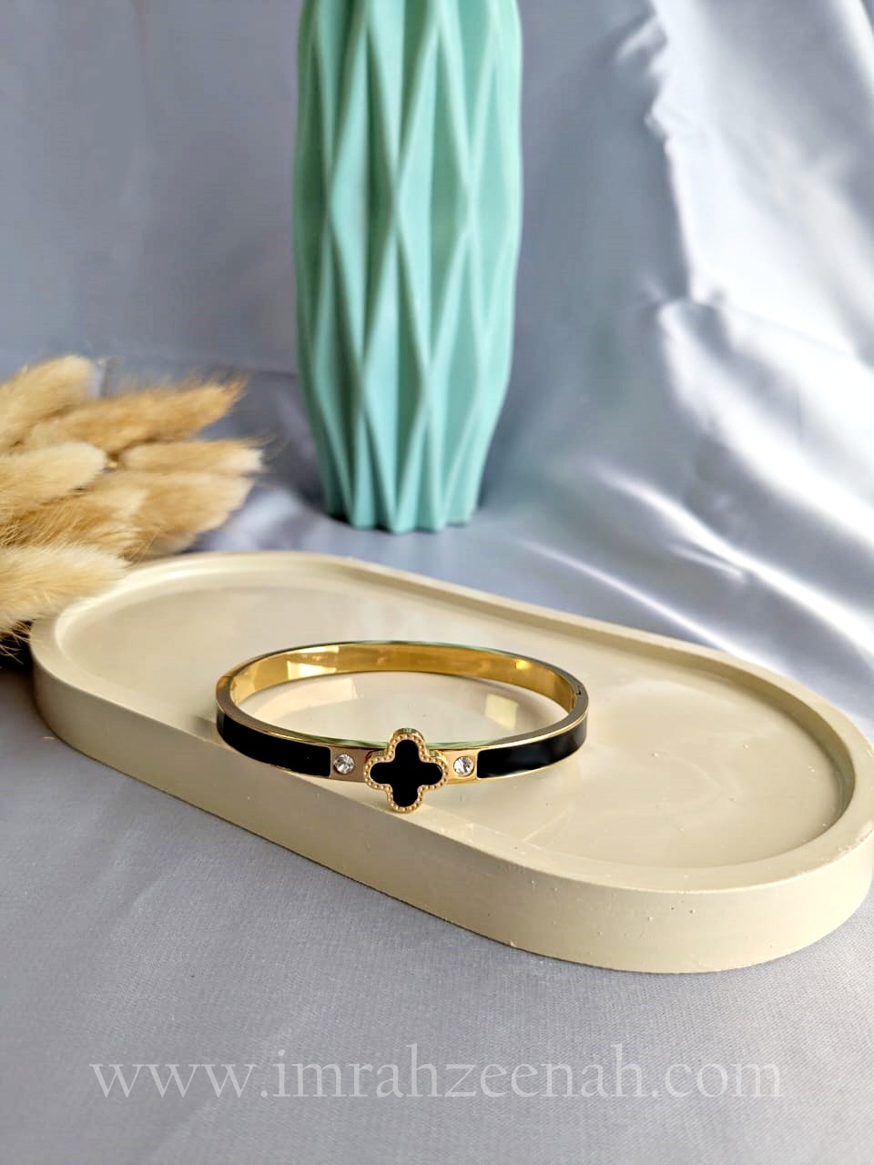 Eterna Clover Bangle - Image 2