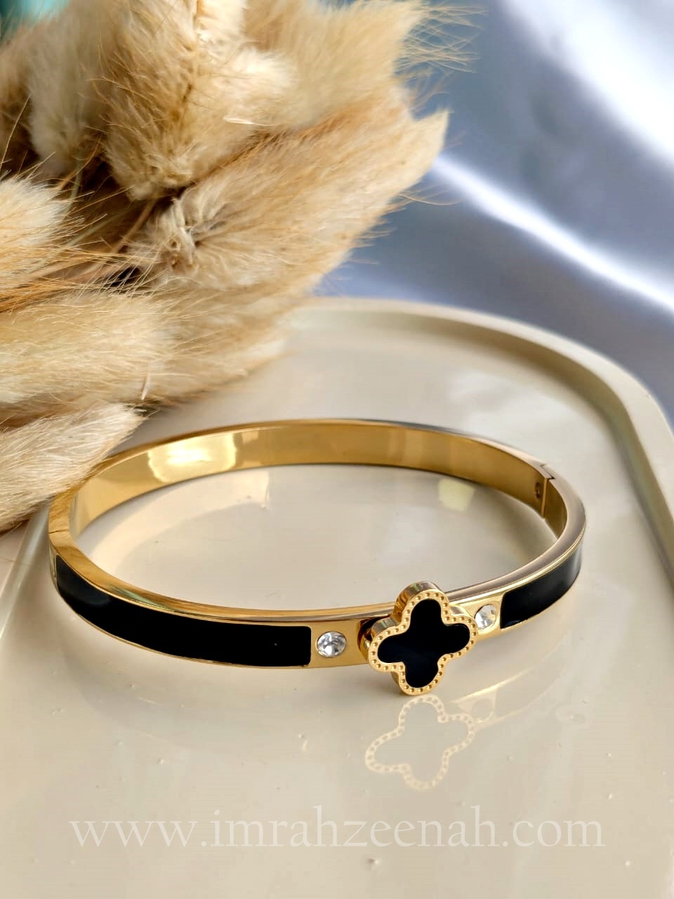 Eterna Clover Bangle