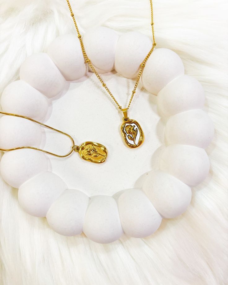 Minimal Tulip Pendant – 316L Stainless Steel Necklace - Image 3