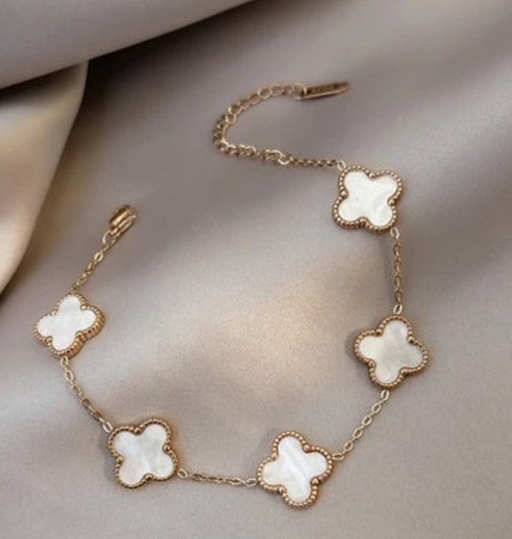 Eterna Clover Bracelet - Image 2