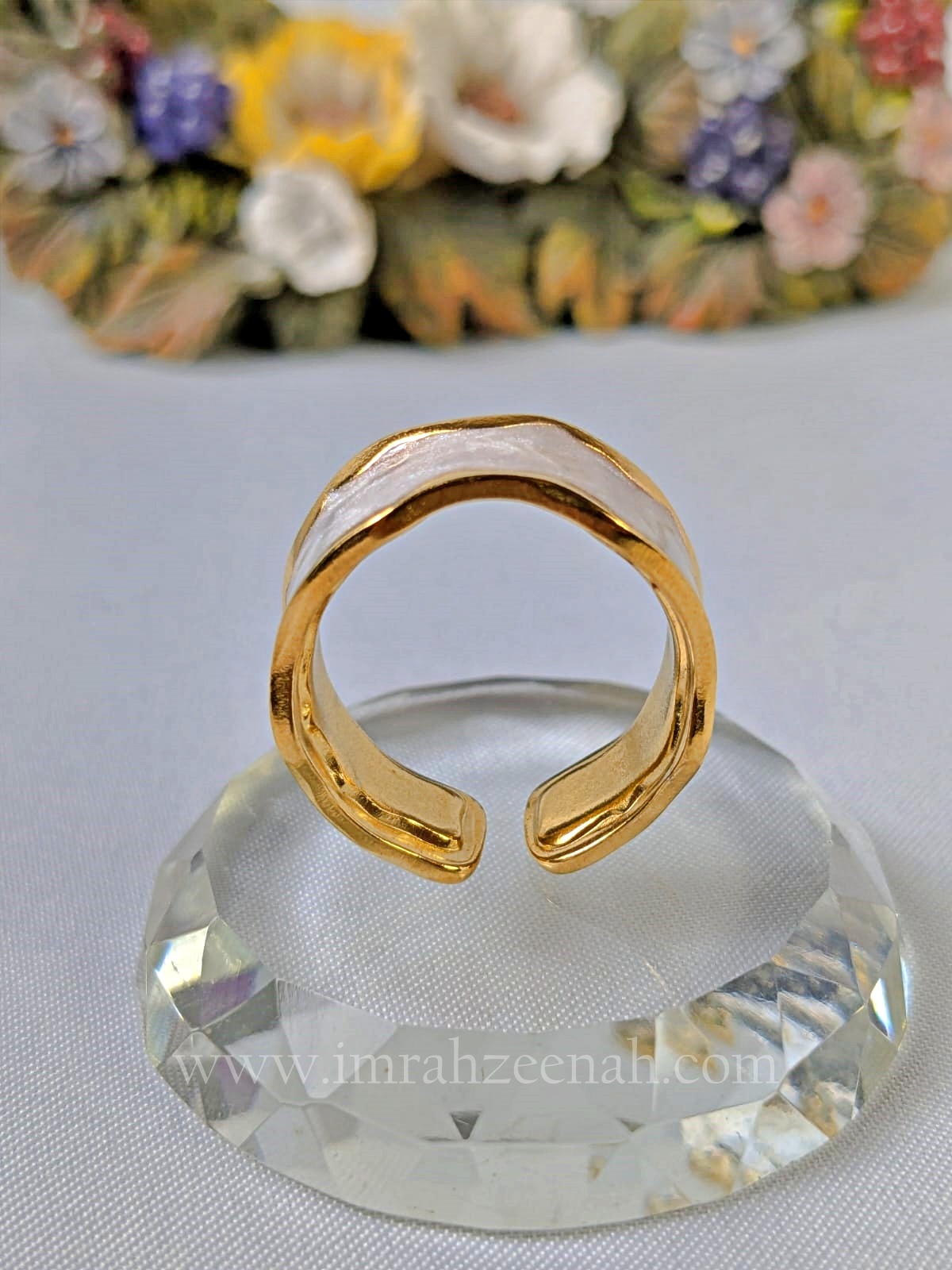 Golden waterproof wave adjustable ring for women, anti-tarnish stainless steel jewelry in Pakistan